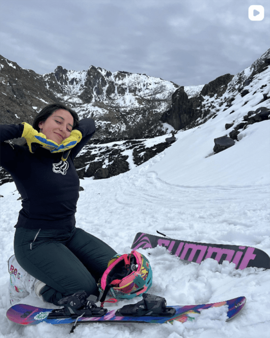 "Moving on the snow feels similar to skating" - Catalina @cataroller from Chile rides 99 cm skiboards and teaches skating!